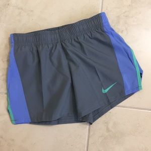 ♦️NWT Nike Girls Dri fit running shorts